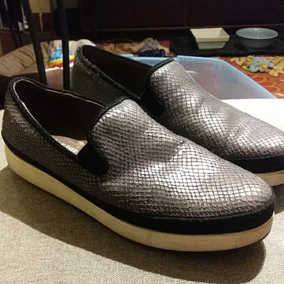 donald pliner shoes price
